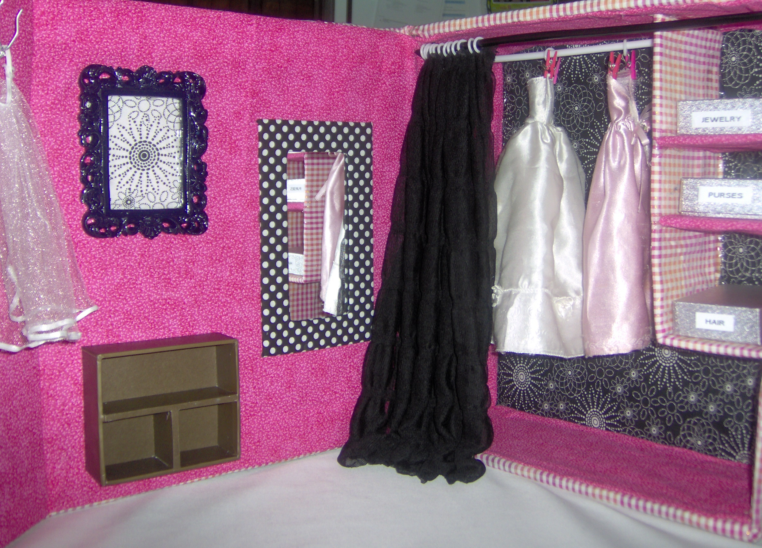 Walk In Closet  Diy barbie furniture, Diy doll closet, Barbie room